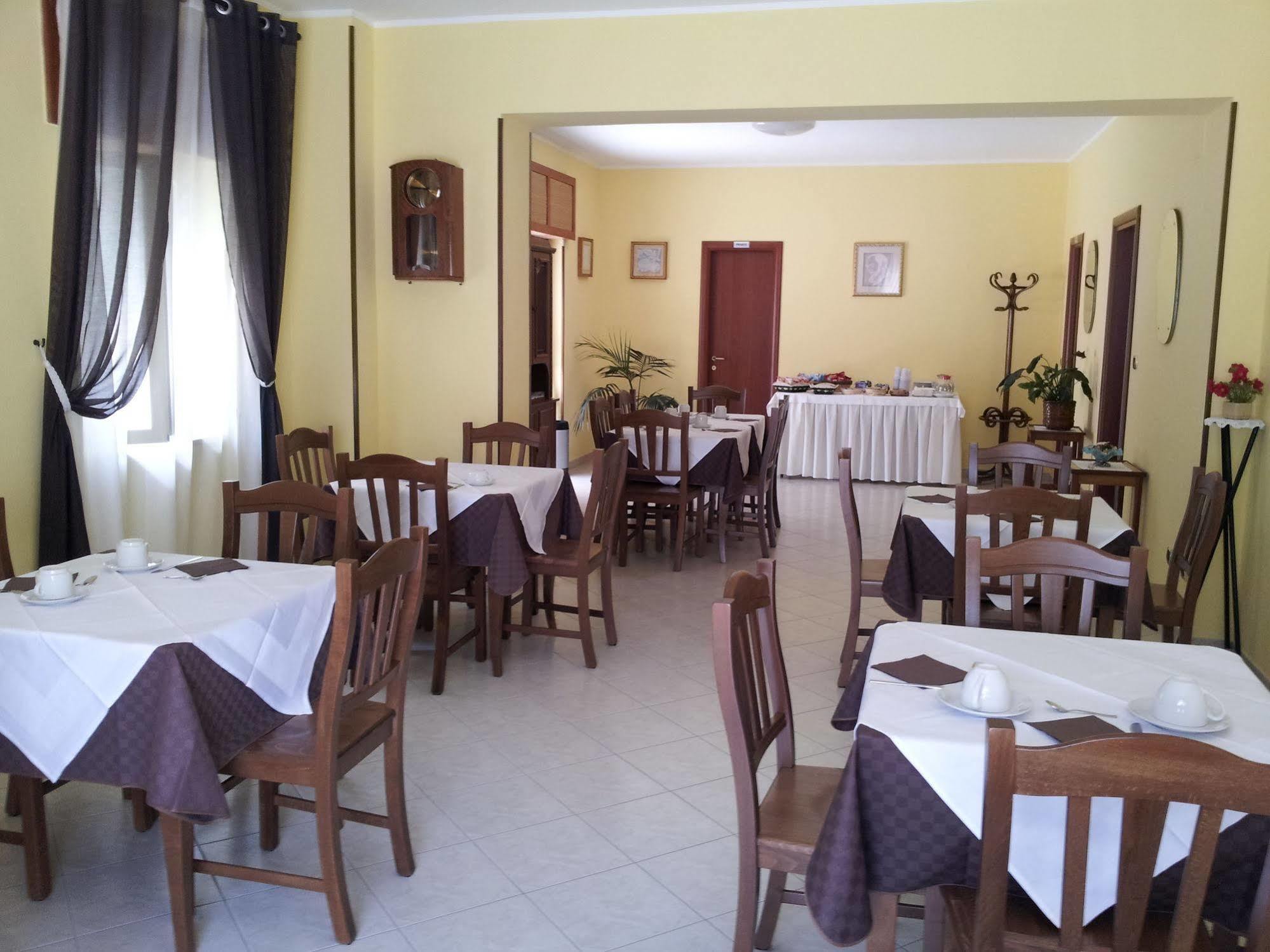 Holiday B&B Vico Del Gargano Exterior photo
