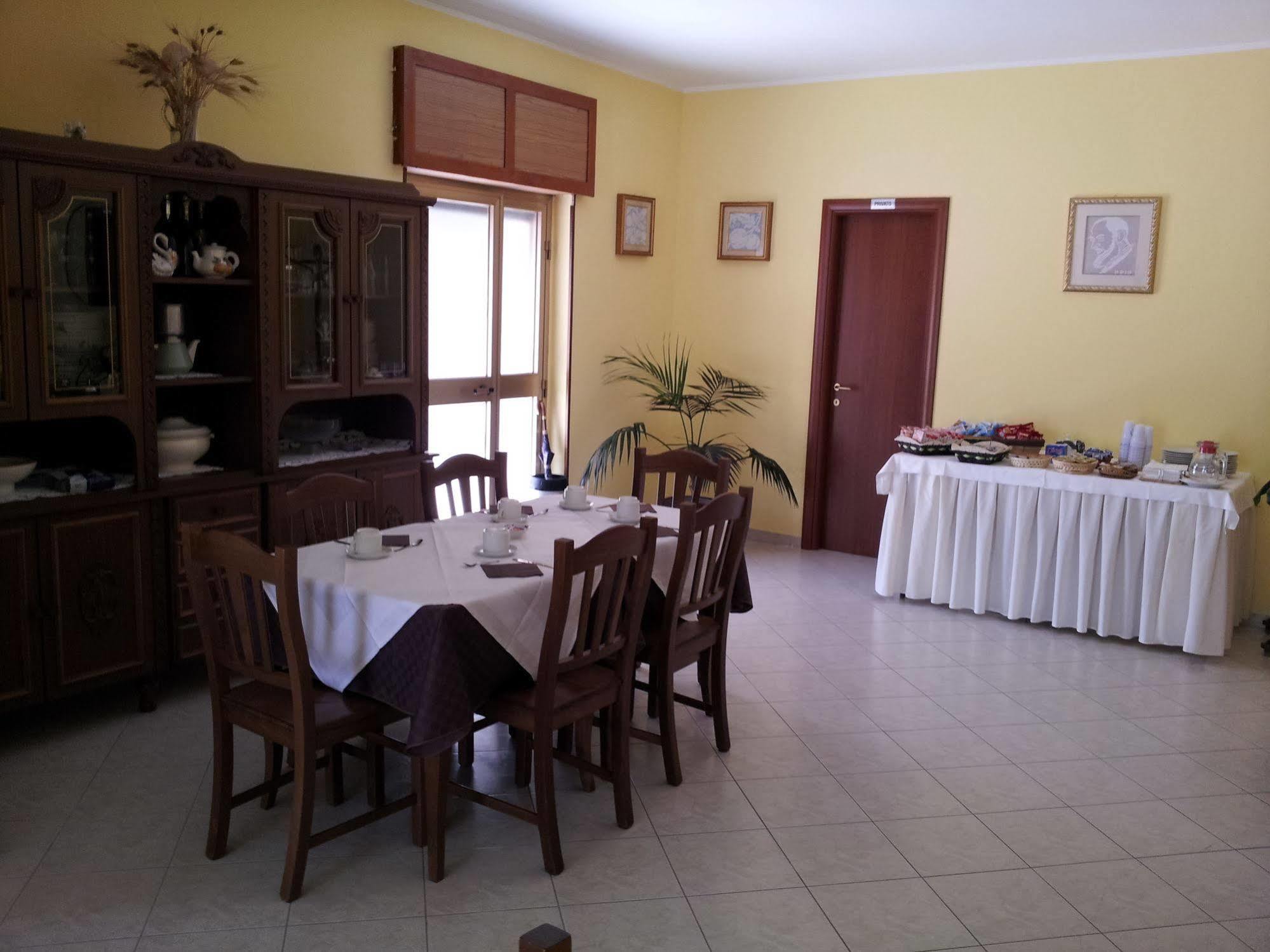 Holiday B&B Vico Del Gargano Exterior photo