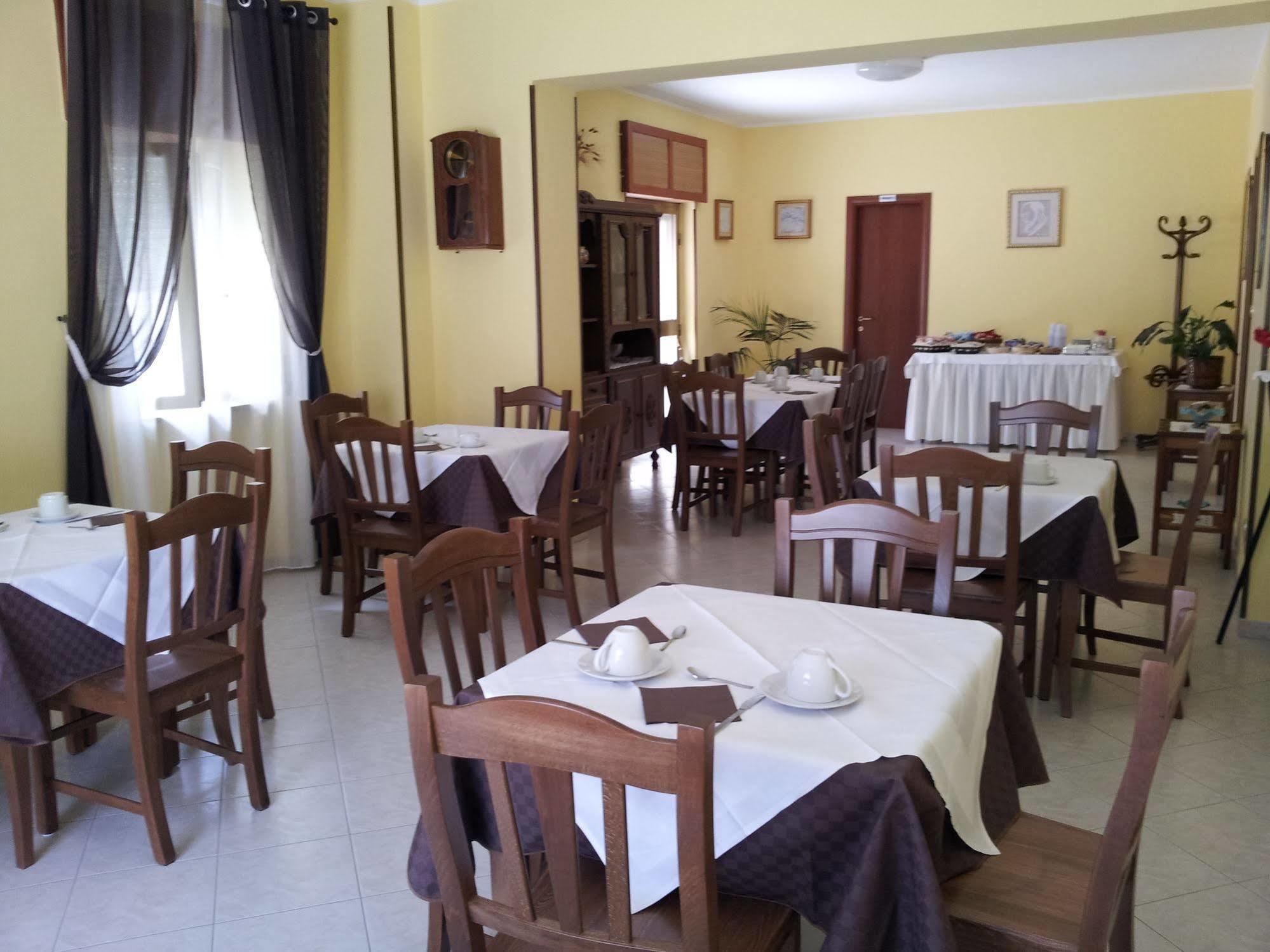 Holiday B&B Vico Del Gargano Exterior photo